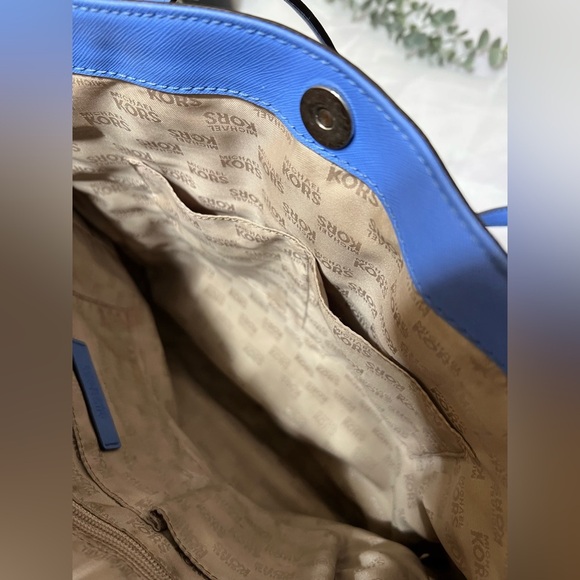 Michael Kors Saffiano Blue Jet Set Large Travel Tote - Picture 9 of 12